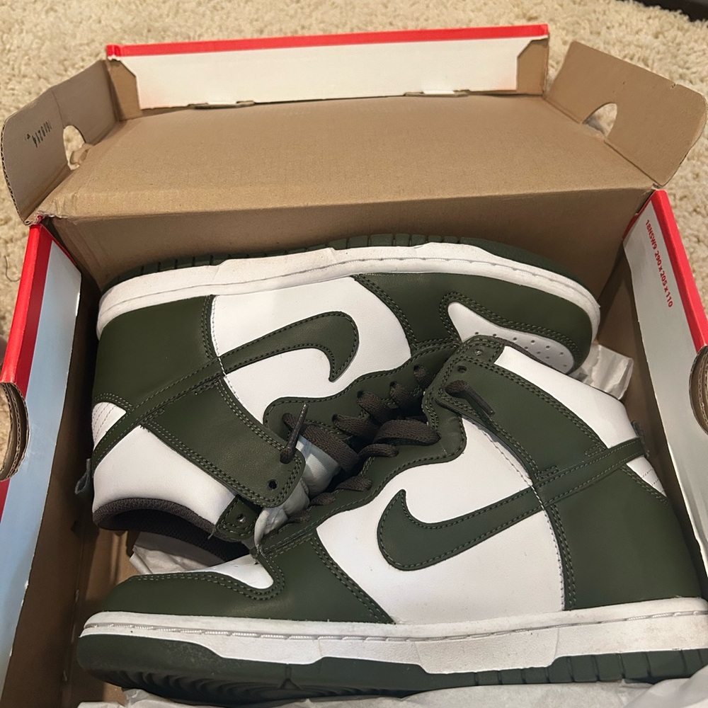 Nike Dunk High 'Cargo Khaki' Sneakers
